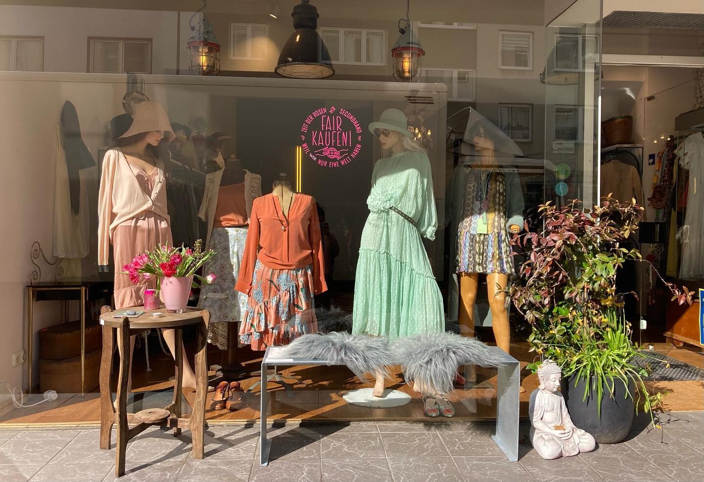 Zeit der Rosen | Top Second Hand Shops in Köln | Mr. Köln | Foto: Zeit der Rosen Zeit der Rosen | Top Second Hand Shops in Köln | Mr. Köln | Foto: Zeit der Rosen
